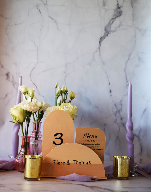 menu + numéro de table en bois